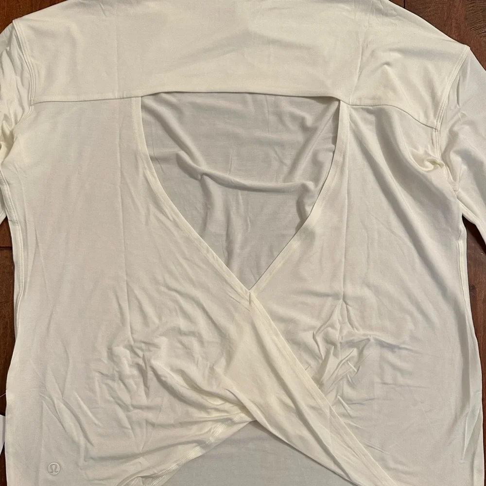 Lululemon Ivory Open Back Long Sleeve Top Shirt Sz 6, 8 - Picture 8 of 11